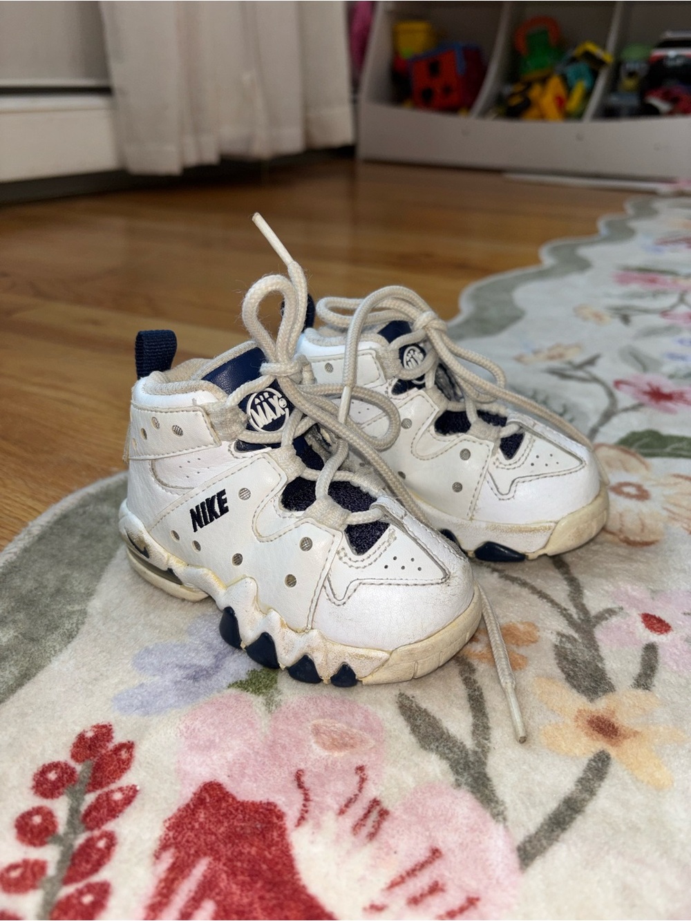Nike air max Kids White and Navy blue Chunky Sneakers - Picture 1 of 4